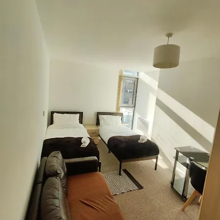 Prime Location Stunning Floor-to-ceiling Windows Apartment Birmingham
