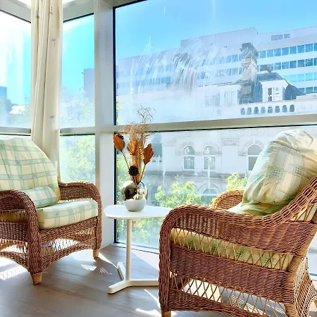 Prime Location Stunning Floor-to-ceiling Windows Apartment Birmingham